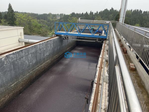 江蘇省桁車(chē)式刮泥機(jī)安裝現(xiàn)場(chǎng)