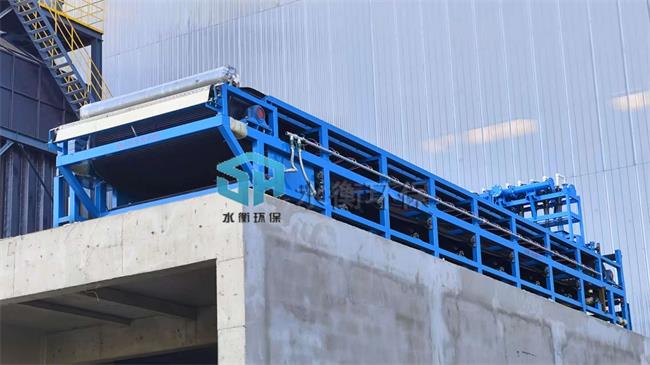 石家莊大型真空帶式過(guò)濾機(jī)安裝現(xiàn)場(chǎng)